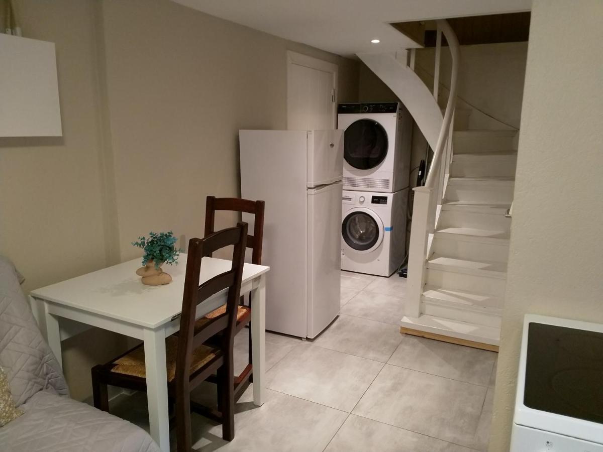 Renovated Semi- Basement 2 Bedrooms Furnished Apartment - Close To Everything In Moss Luaran gambar